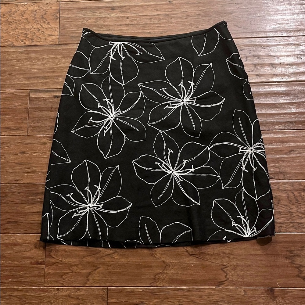 Ann Taylor Black with White Embroidery Silk and Linen Blend Skirt Size 10P